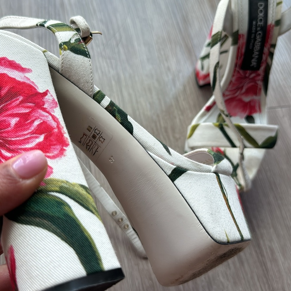 Dolce heels - Picture 3 of 4